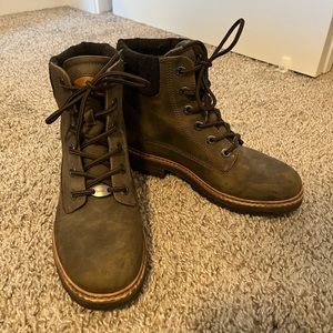 Women’s lace up boots